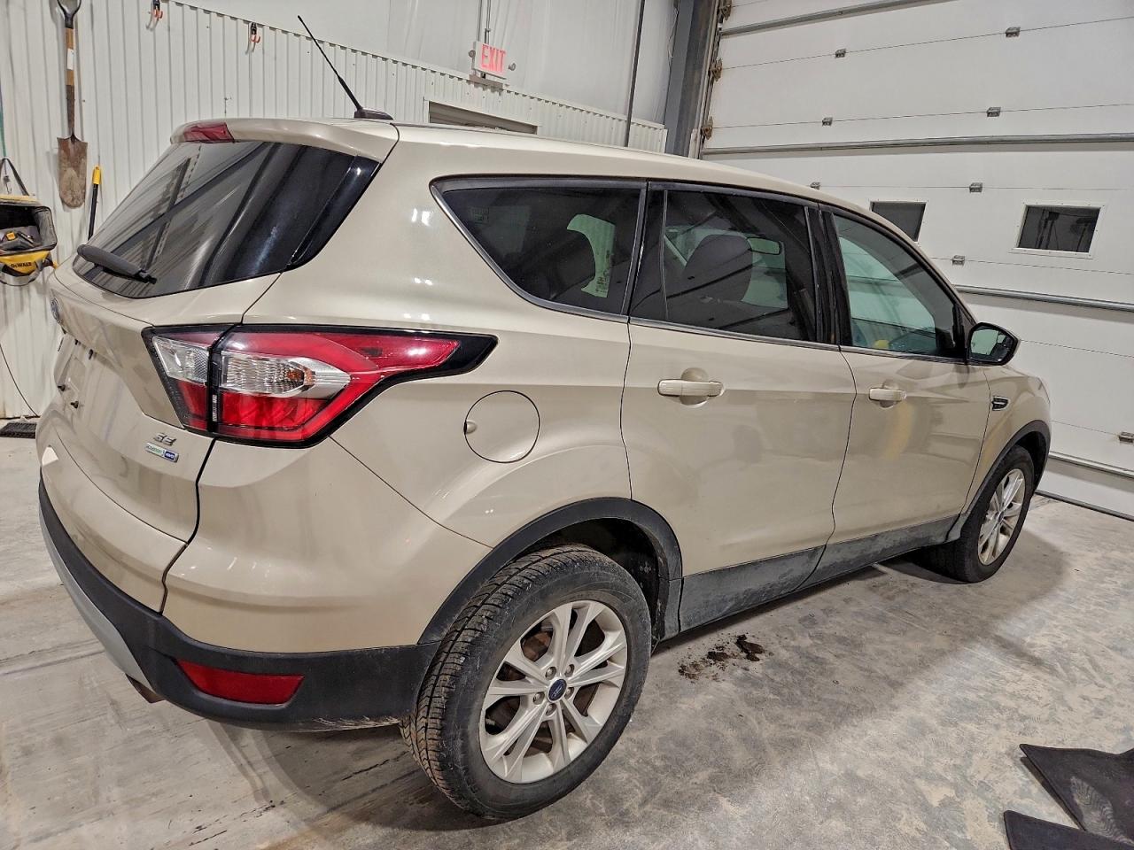 2017 FORD ESCAPE SE photo 3