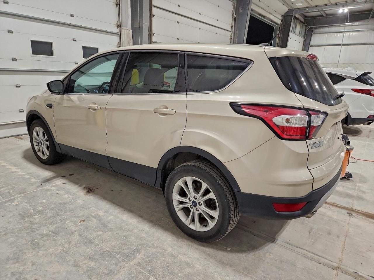 2017 FORD ESCAPE SE photo 2