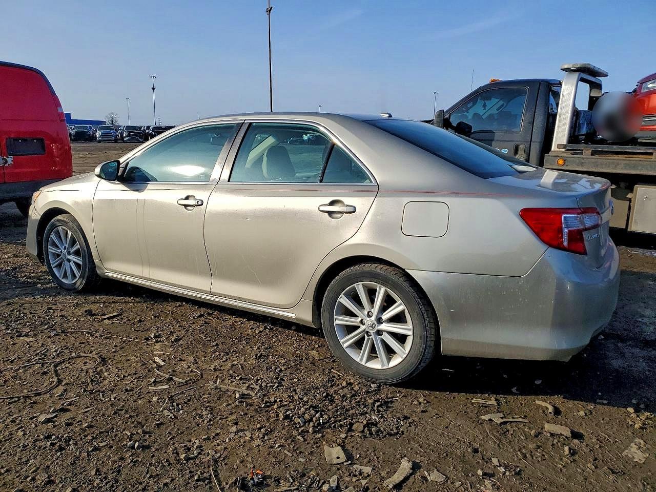 2014 TOYOTA CAMRY SE photo 2