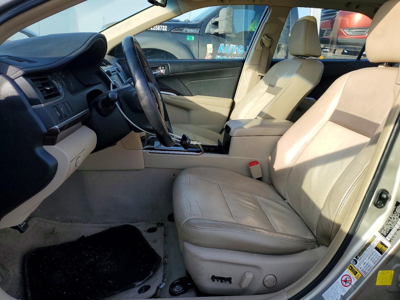 2014 TOYOTA CAMRY SE photo 7