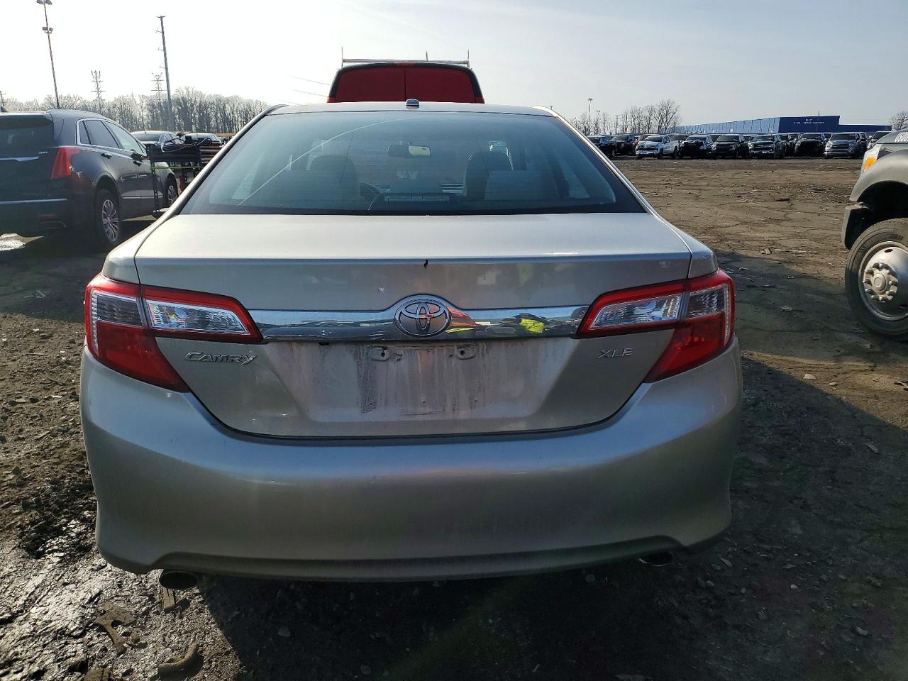 2014 TOYOTA CAMRY SE photo 6