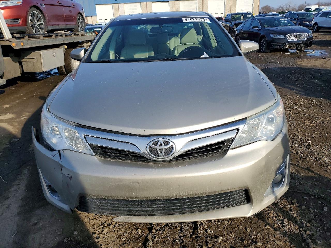 2014 TOYOTA CAMRY SE photo 5