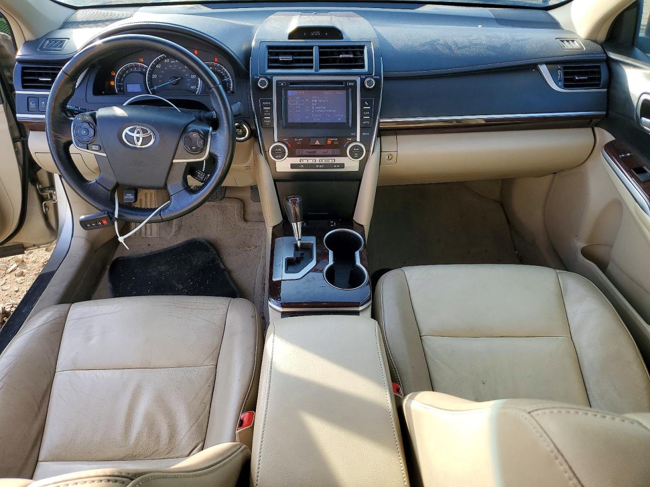 2014 TOYOTA CAMRY SE photo 8