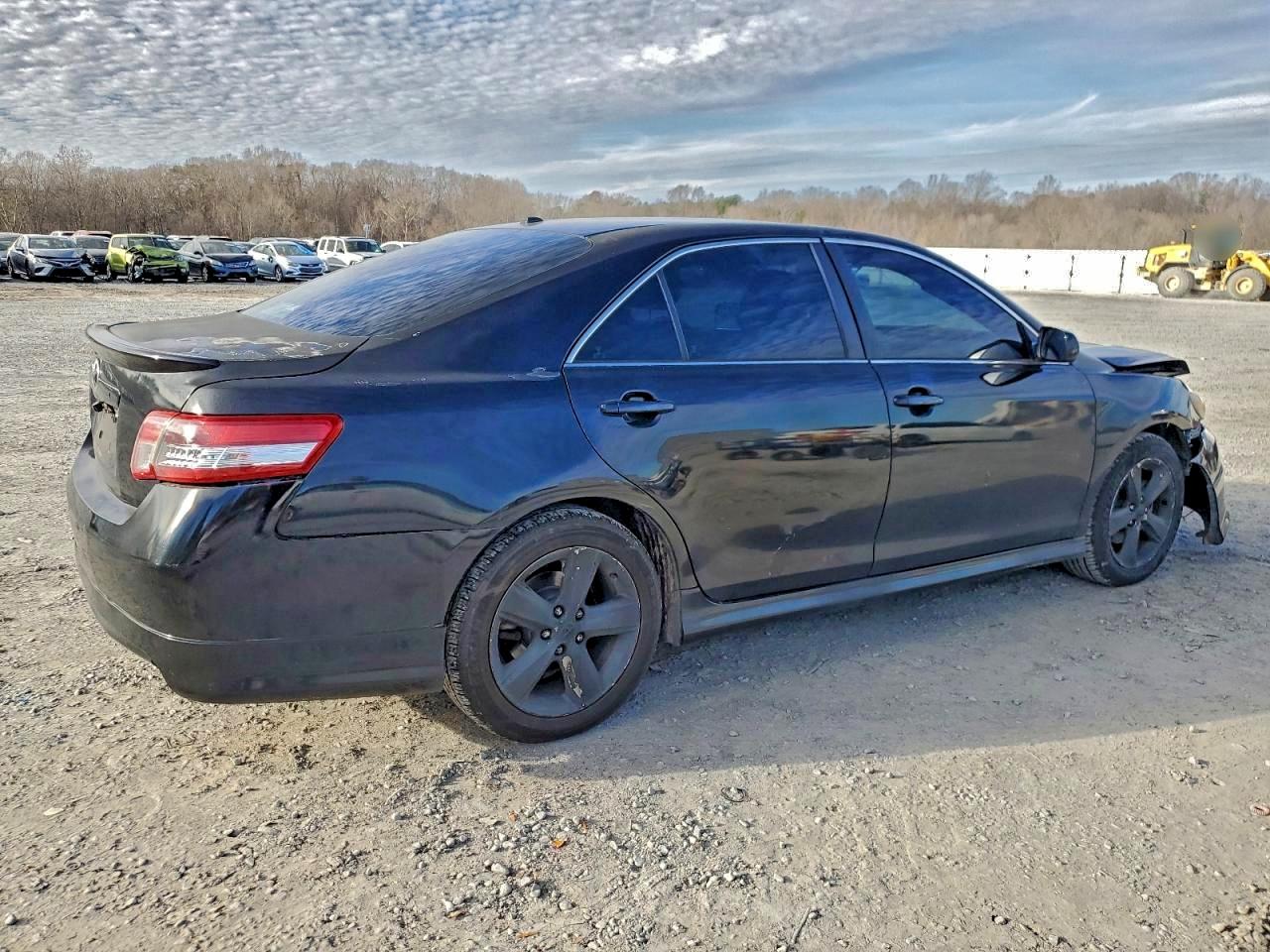 2011 TOYOTA CAMRY BASE photo 3