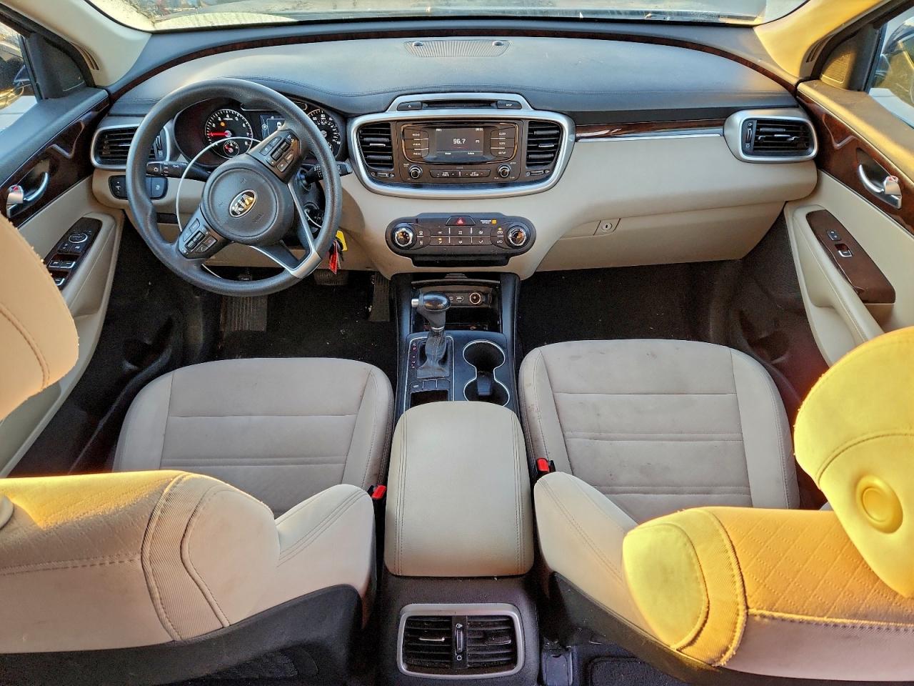 2017 KIA SORENTO photo 8