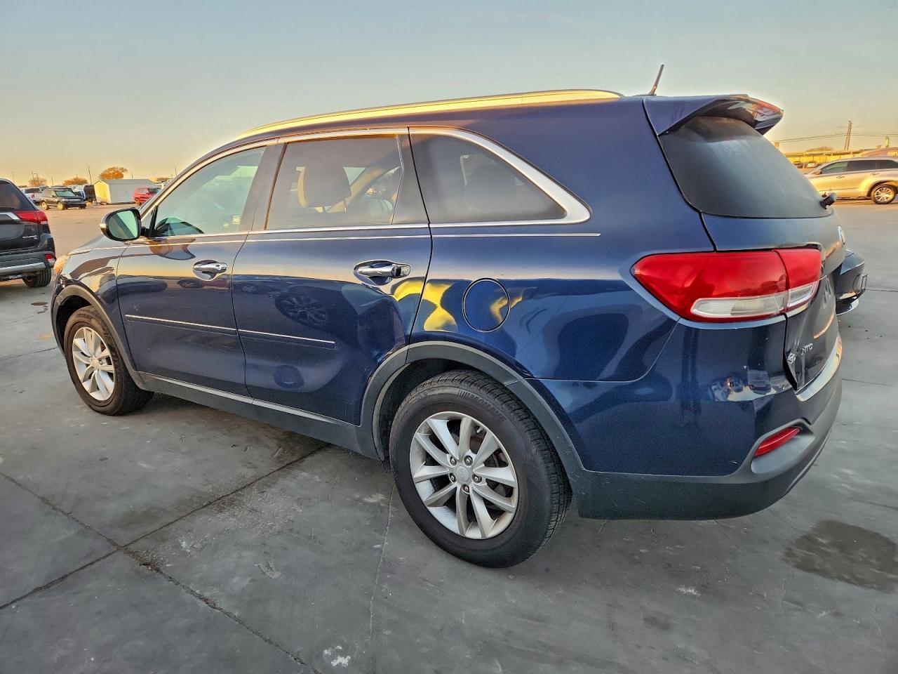 2017 KIA SORENTO photo 2