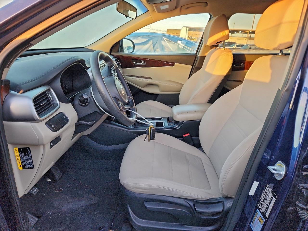 2017 KIA SORENTO photo 7