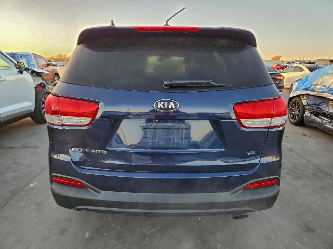 2017 KIA SORENTO photo 6