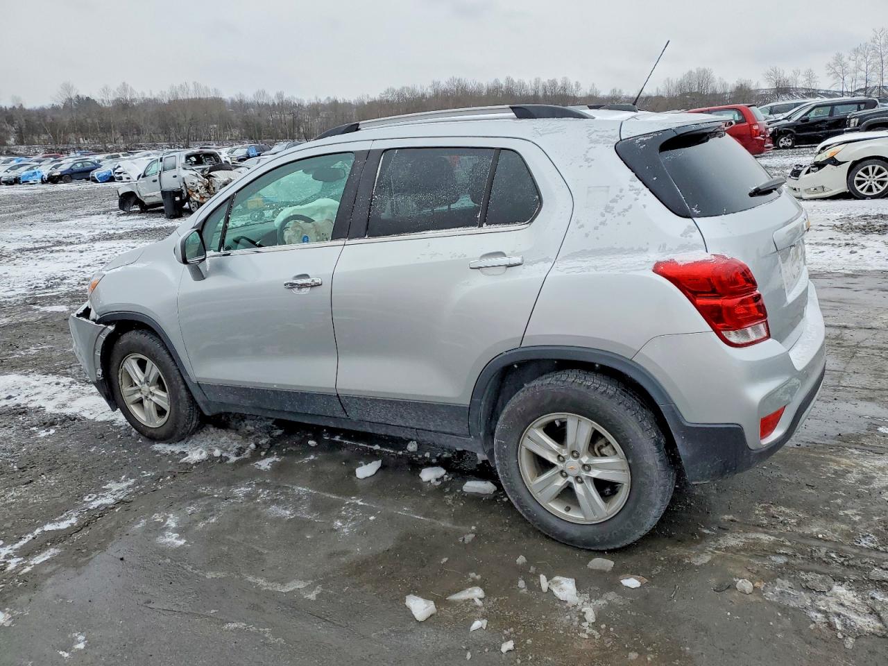 2019 CHEVROLET TRAX 1LT photo 2