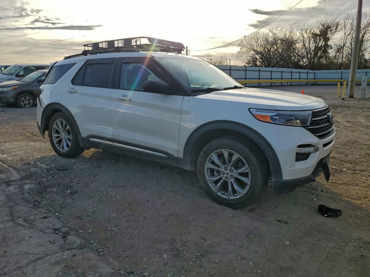2023 FORD EXPLORER XLT photo 4