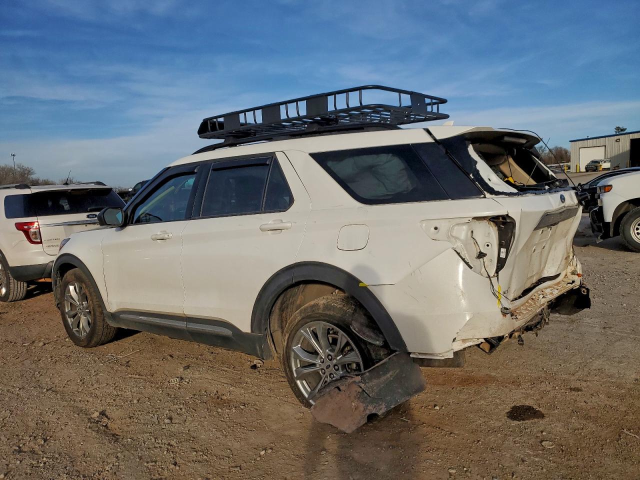 2023 FORD EXPLORER XLT photo 2