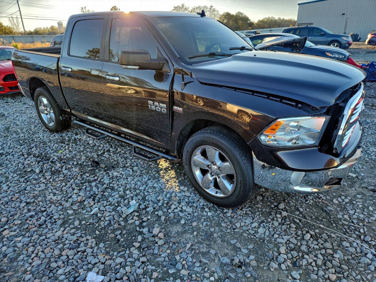 2017 RAM 1500 SLT photo 4