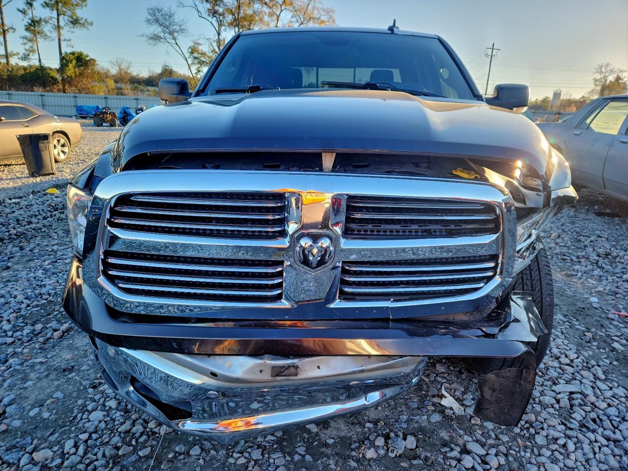 2017 RAM 1500 SLT photo 5