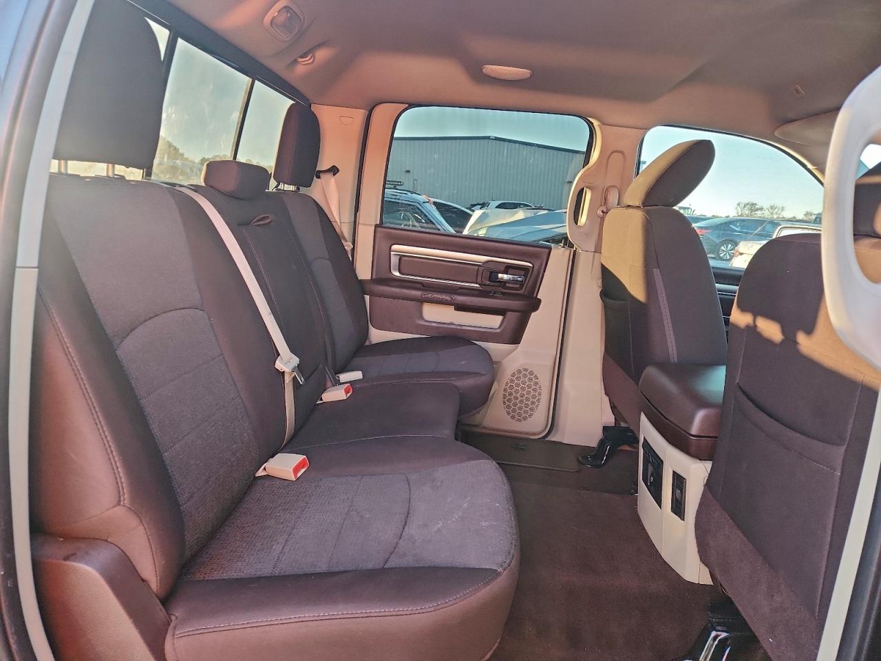 2017 RAM 1500 SLT photo 10