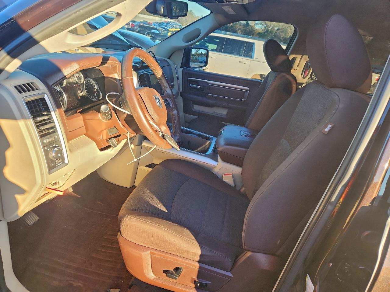 2017 RAM 1500 SLT photo 7