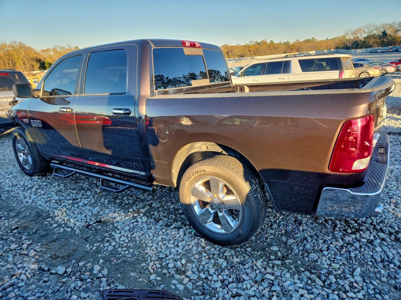 2017 RAM 1500 SLT photo 2
