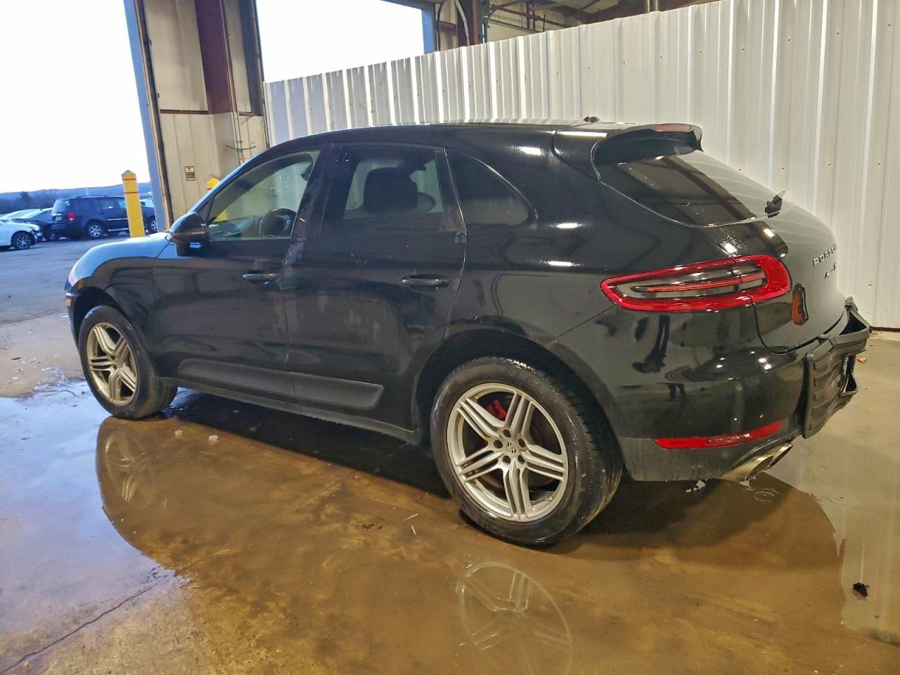 2015 PORSCHE MACAN S photo 2