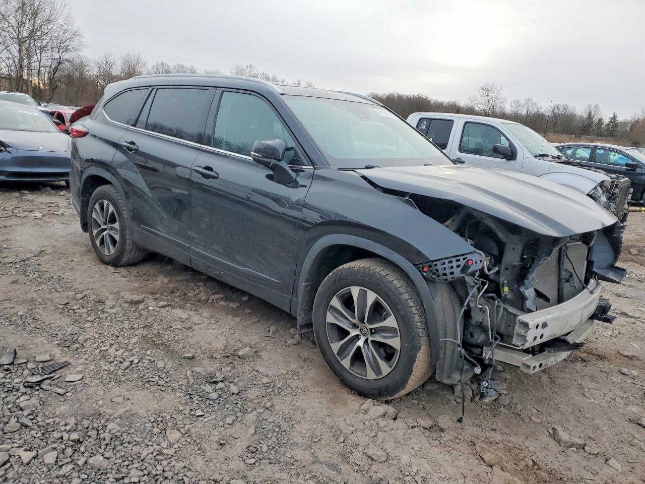 2022 TOYOTA HIGHLANDER XLE photo 4