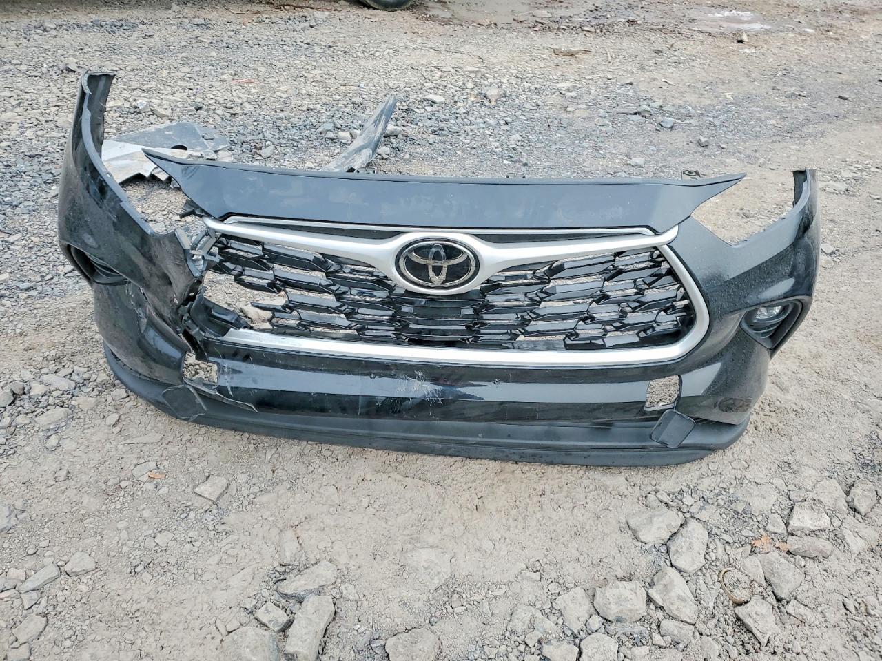 2022 TOYOTA HIGHLANDER XLE photo 13
