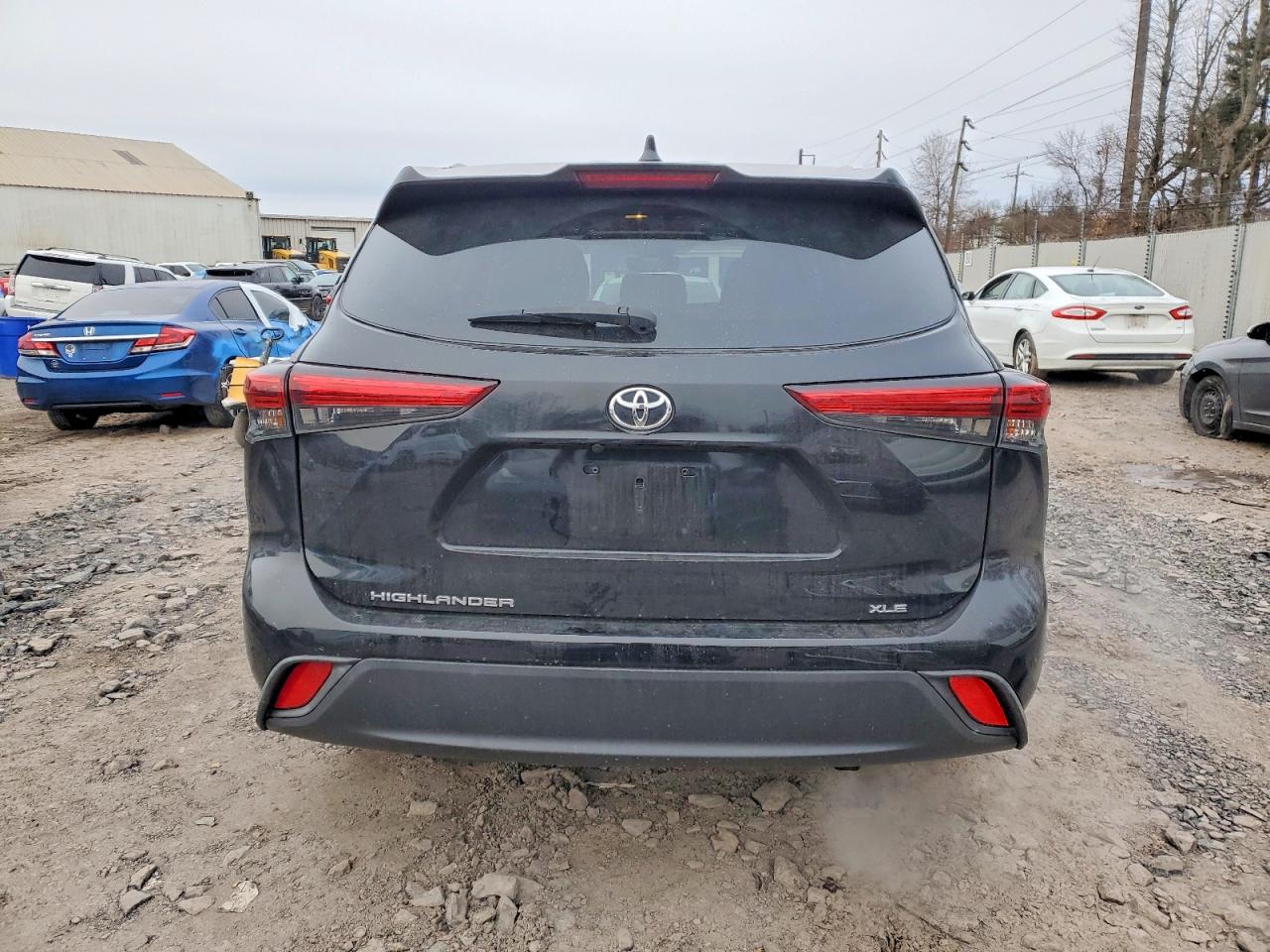 2022 TOYOTA HIGHLANDER XLE photo 6