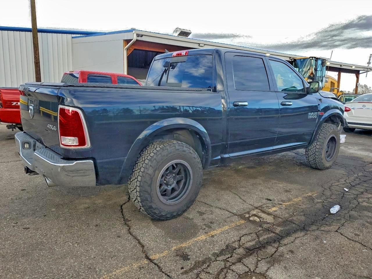 2016 RAM 1500 LARAMIE photo 3