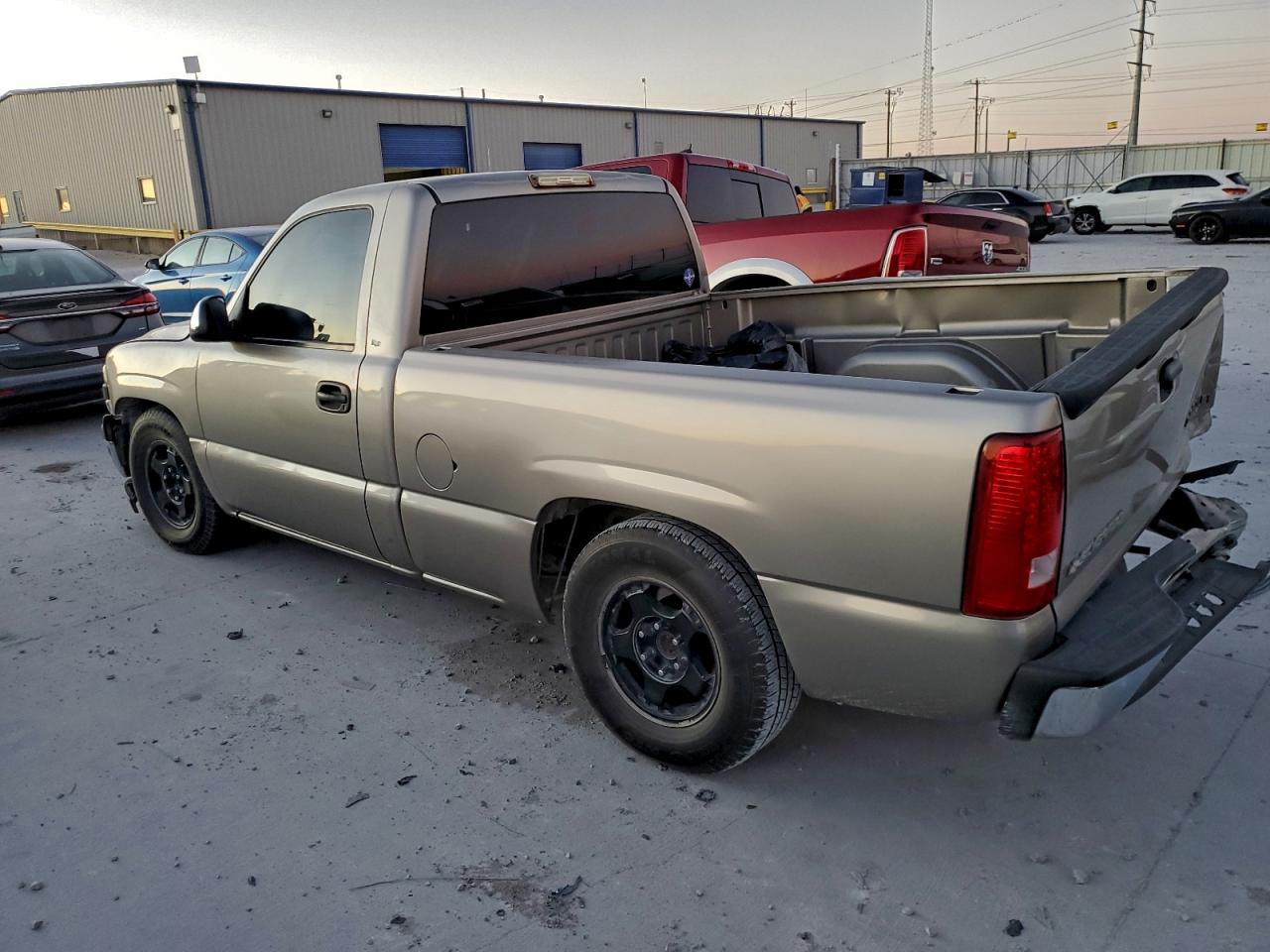 2002 CHEVROLET SILVERADO C1500 photo 2