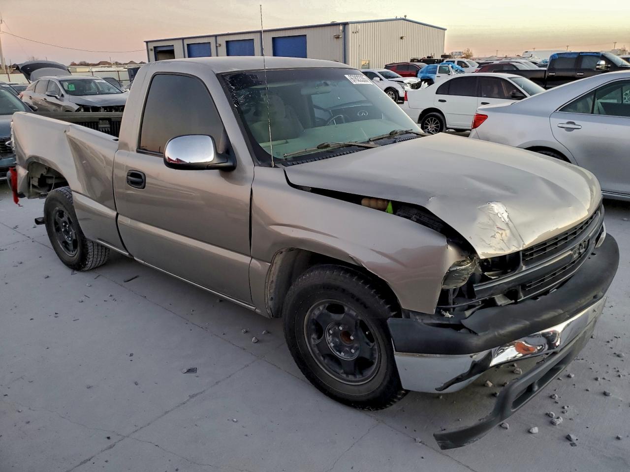 2002 CHEVROLET SILVERADO C1500 photo 4