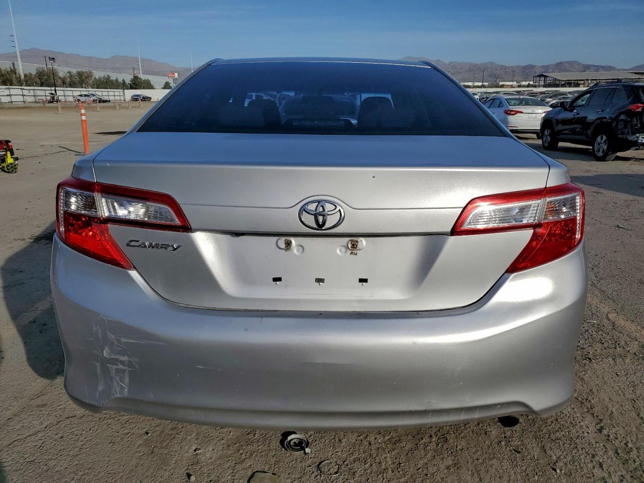 2014 TOYOTA CAMRY L photo 16