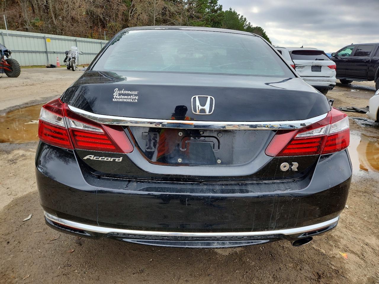 2017 HONDA ACCORD LX photo 16