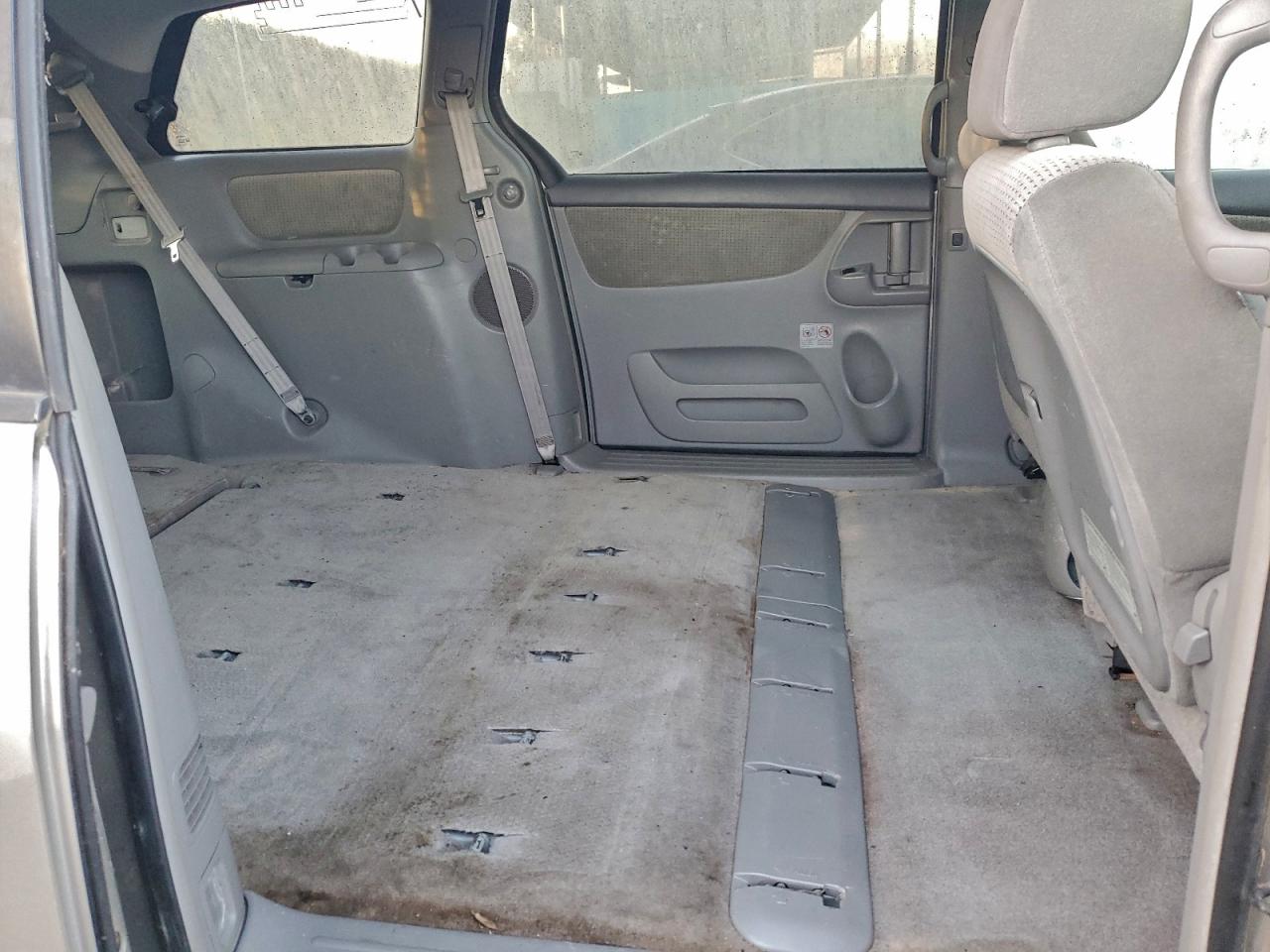 2009 TOYOTA SIENNA CE photo 11