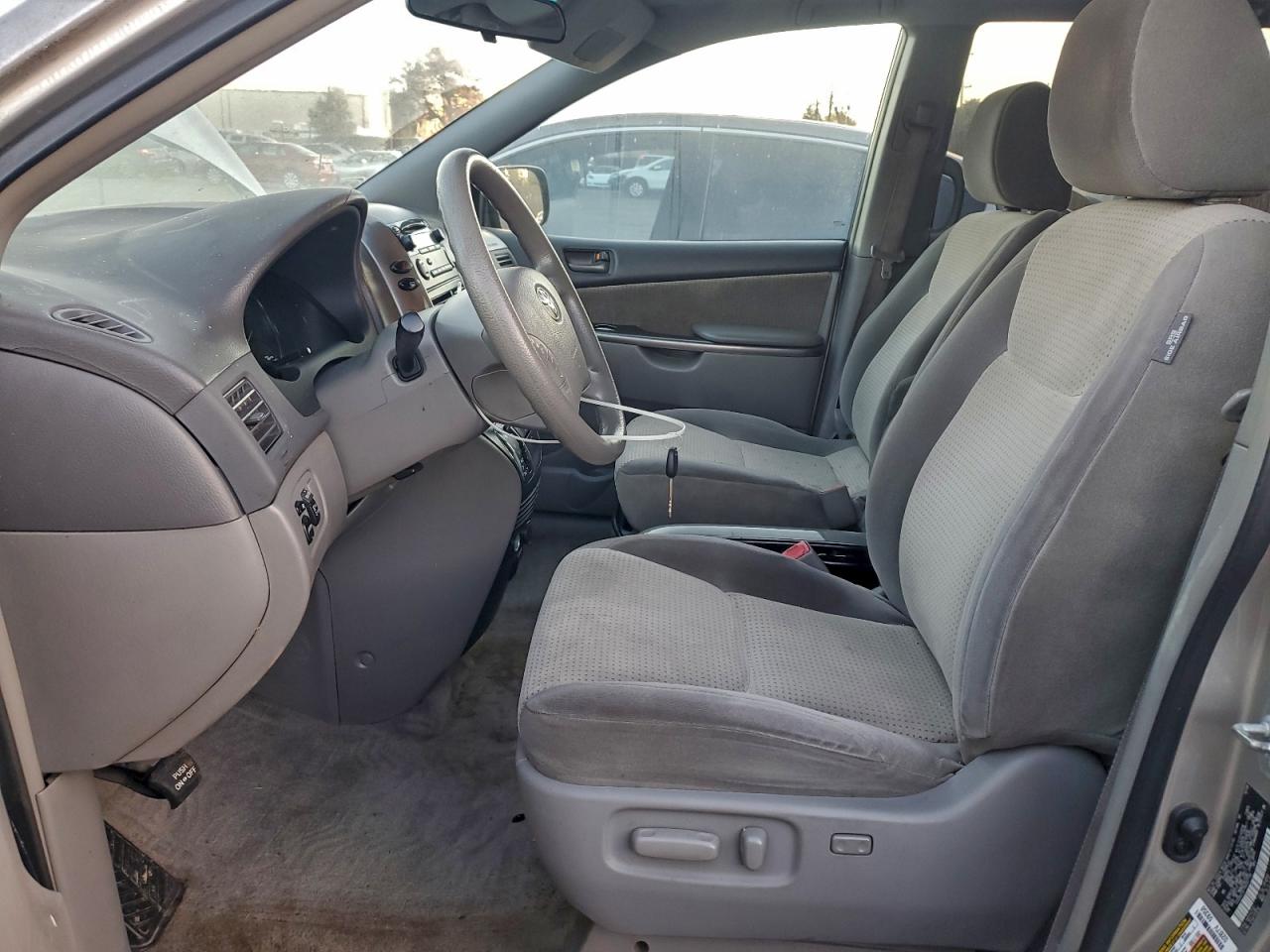 2009 TOYOTA SIENNA CE photo 7