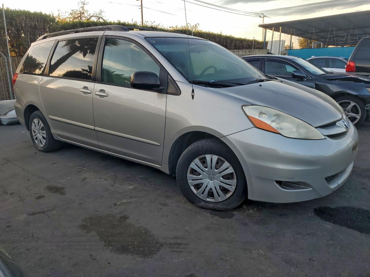 2009 TOYOTA SIENNA CE photo 4