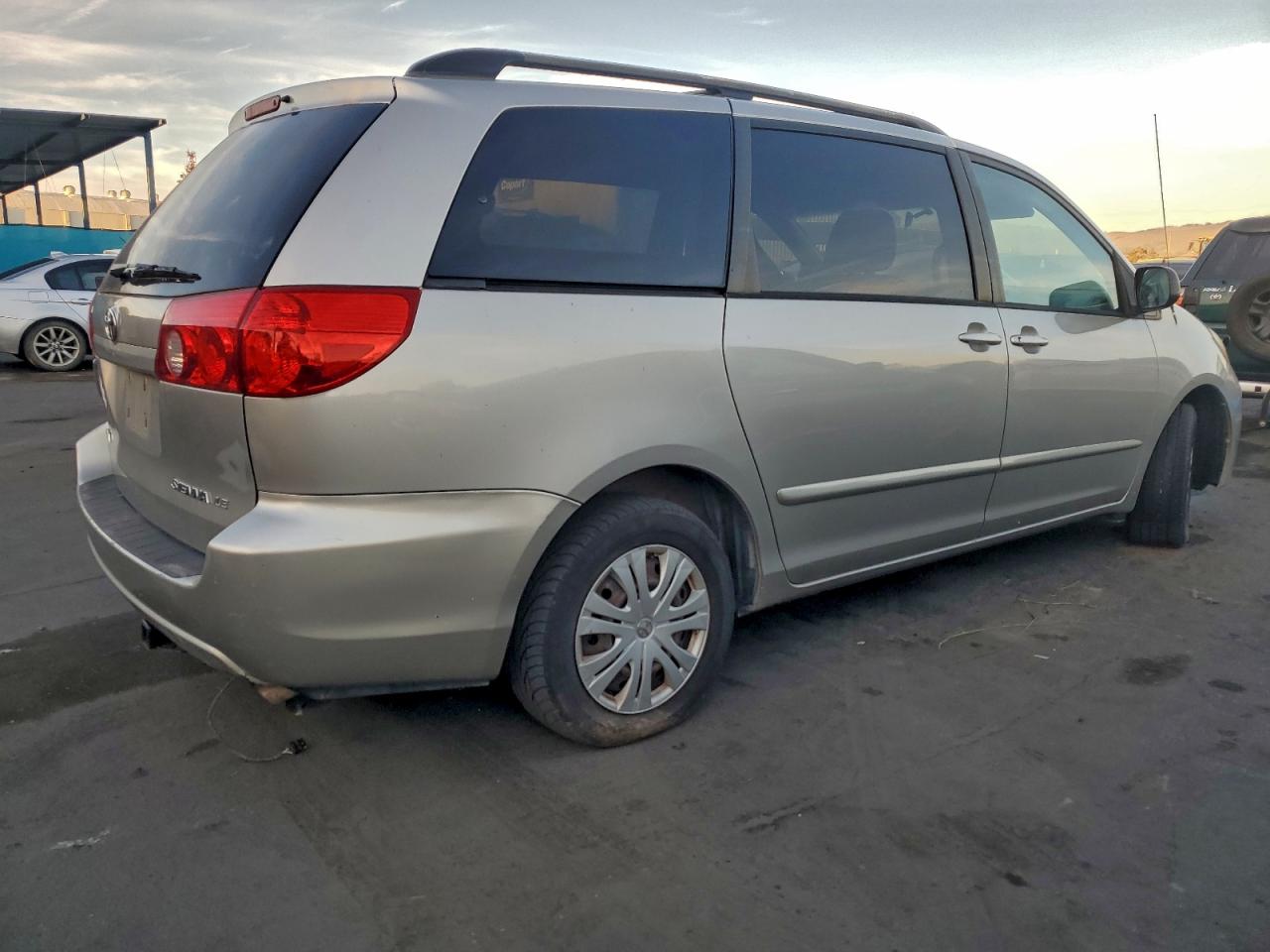 2009 TOYOTA SIENNA CE photo 3