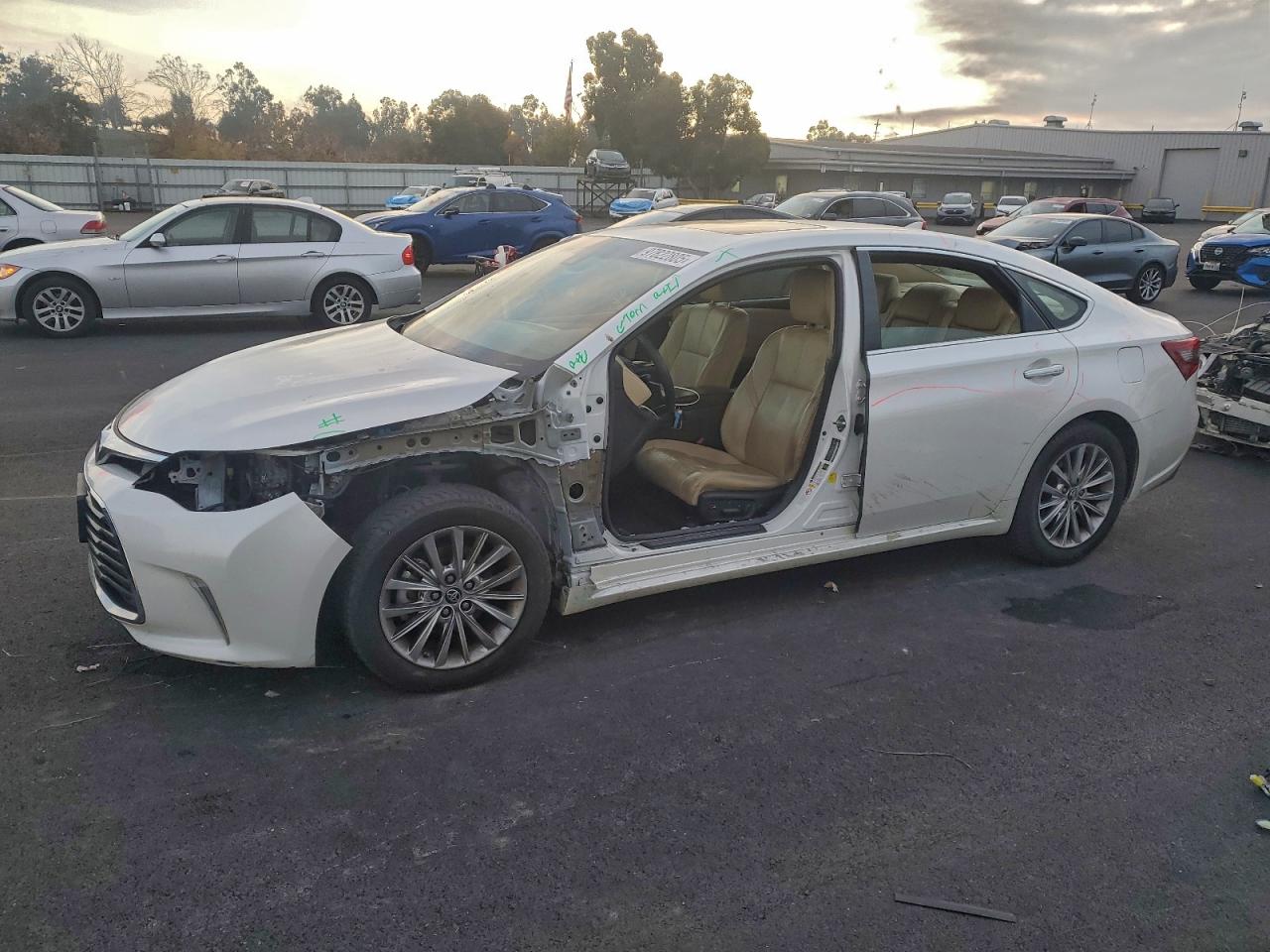 2016 TOYOTA AVALON