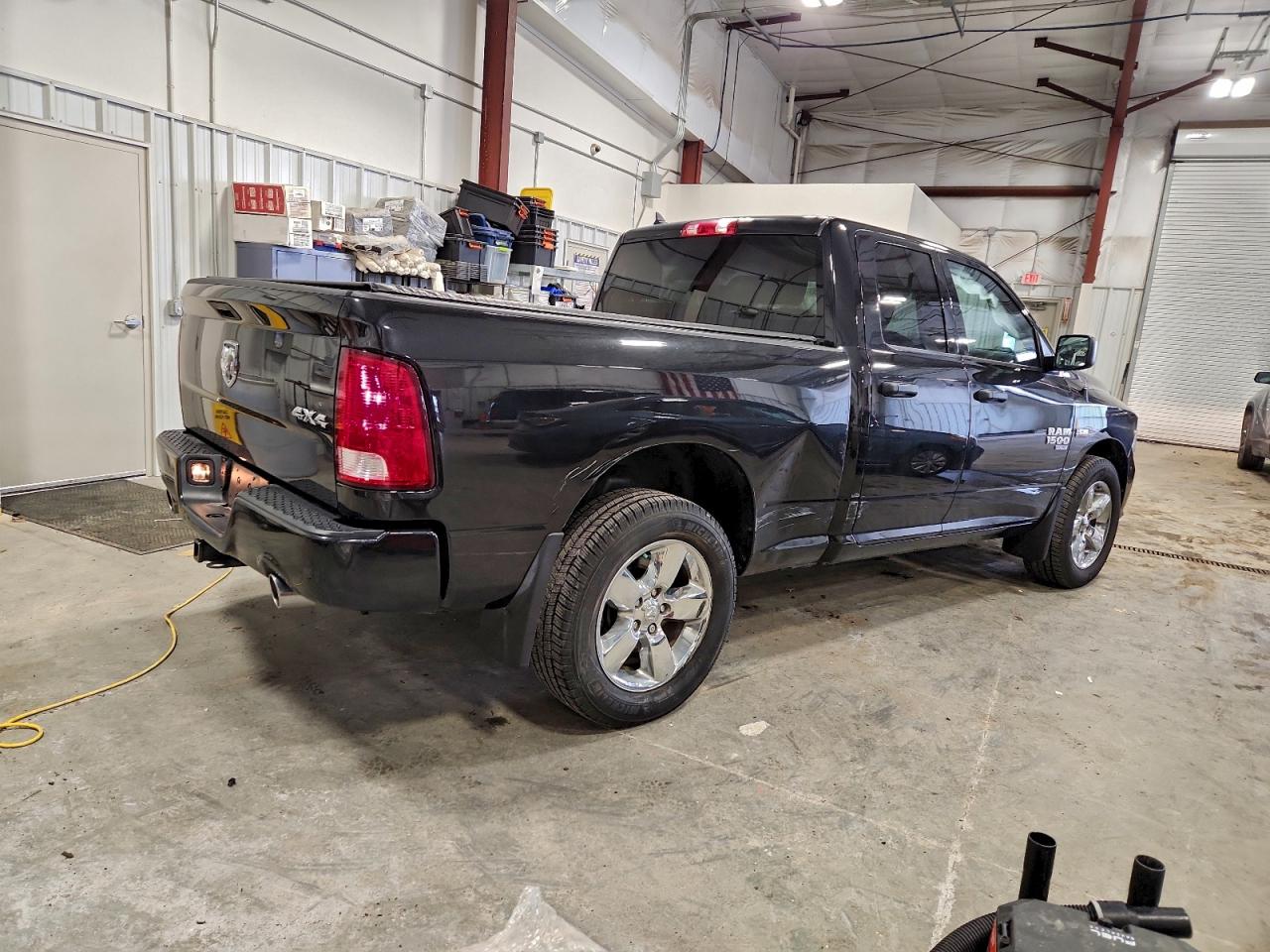 2019 RAM 1500 CLASSIC TRADESMAN photo 3