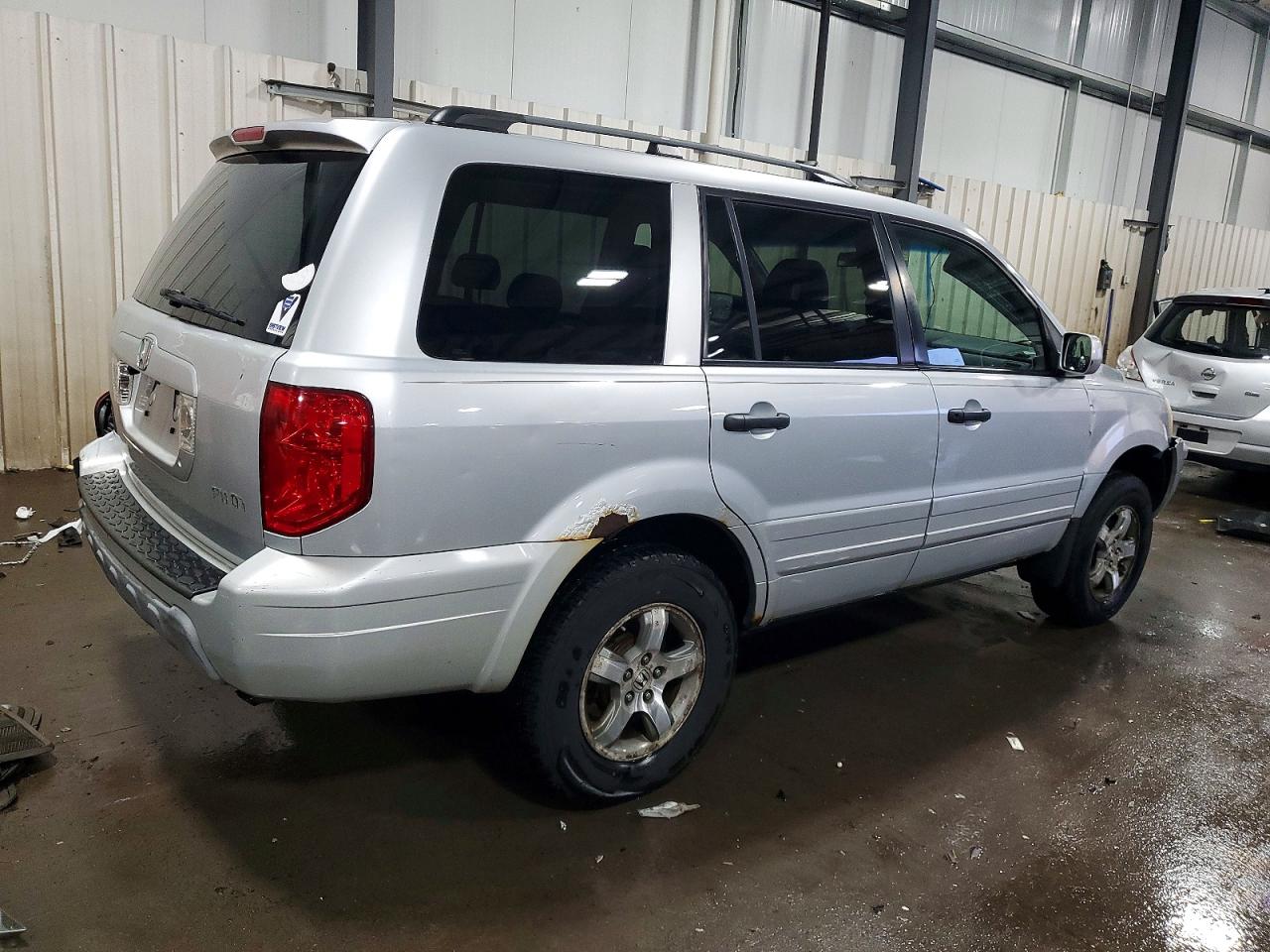 2004 HONDA PILOT EX photo 3