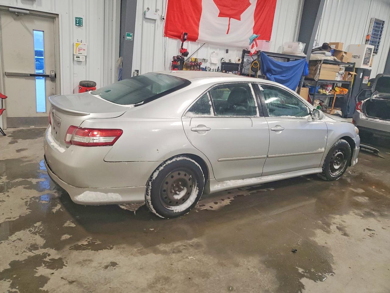 2010 TOYOTA CAMRY BASE photo 3
