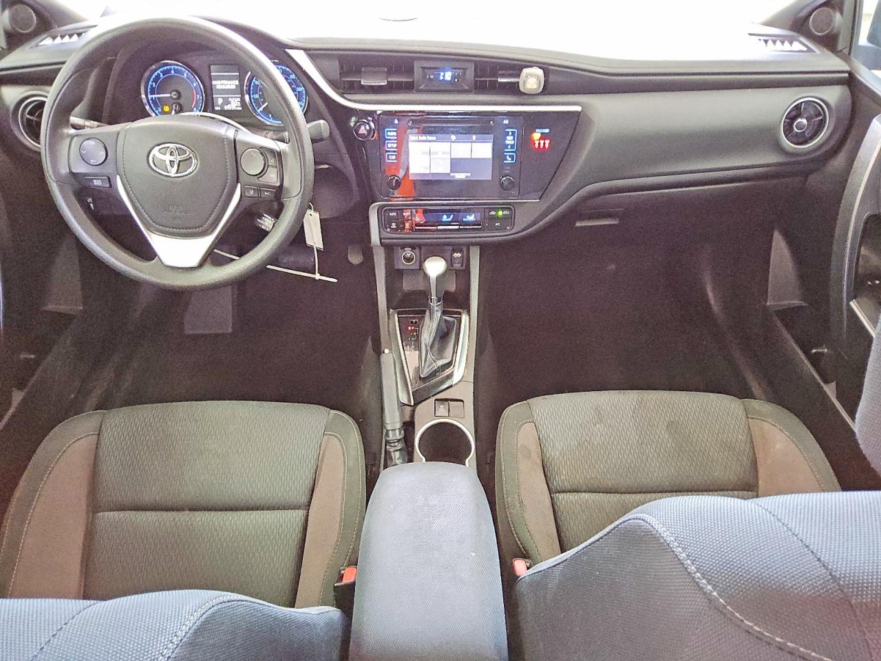 2018 TOYOTA COROLLA L photo 8