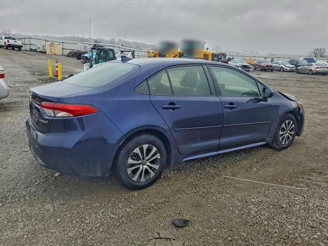 2022 TOYOTA COROLLA LE photo 3