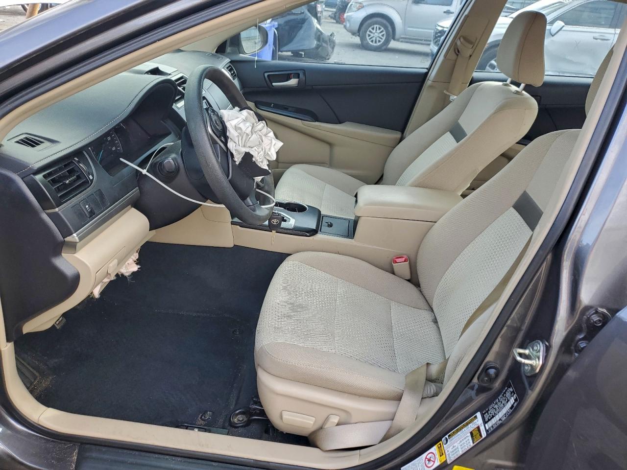2014 TOYOTA CAMRY L photo 13