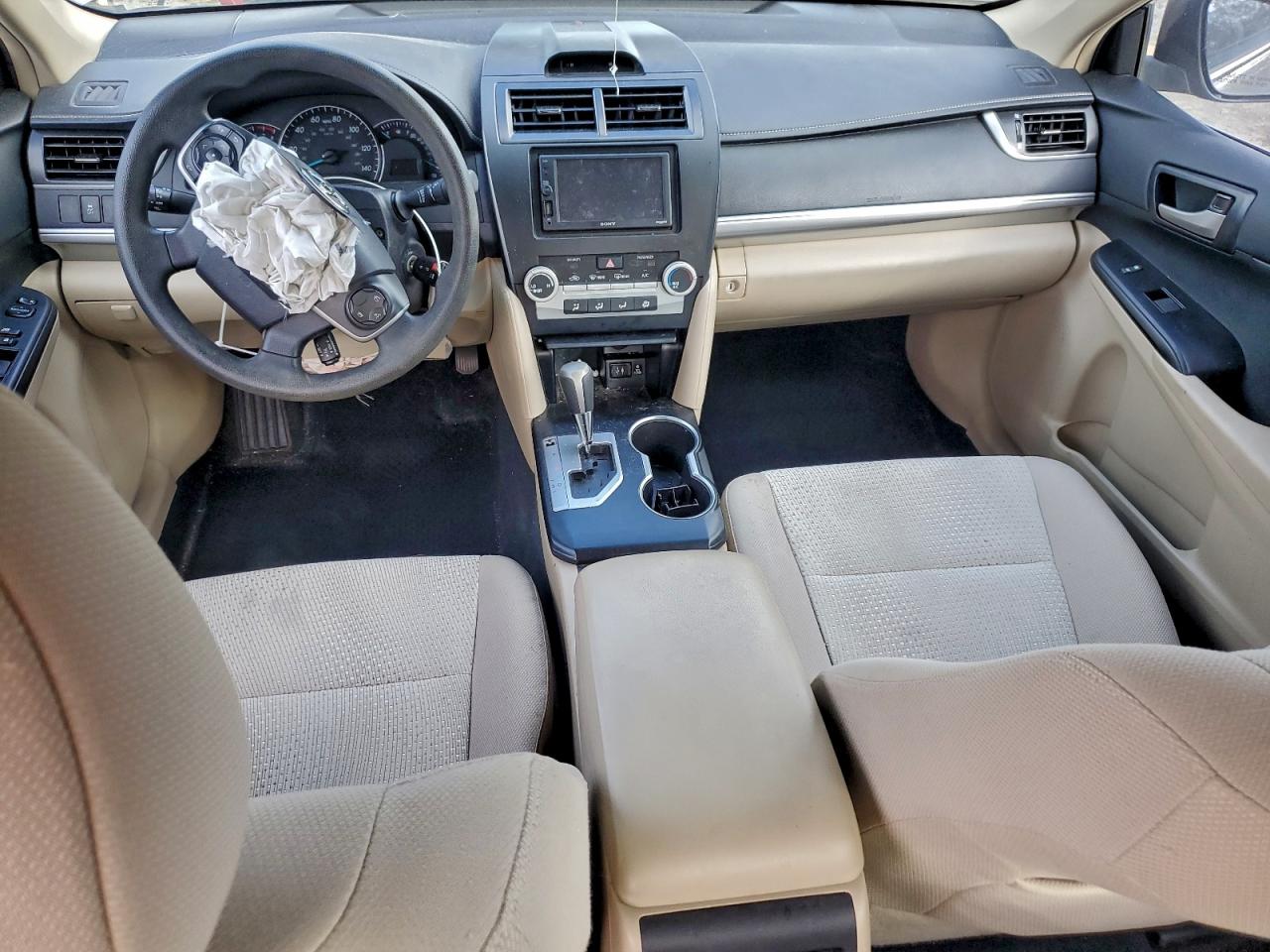 2014 TOYOTA CAMRY L photo 15