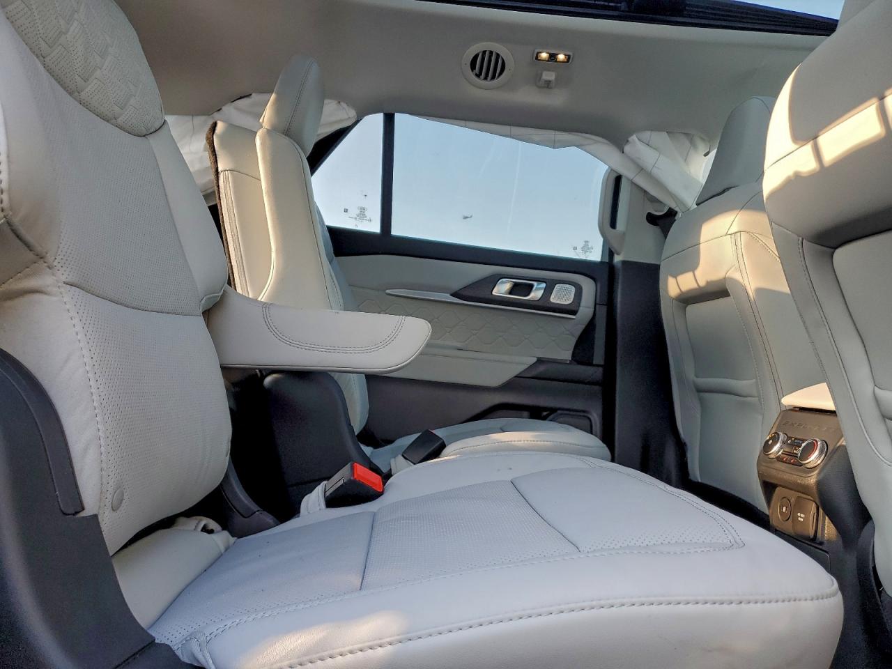 2025 FORD EXPLORER PLATINUM photo 11