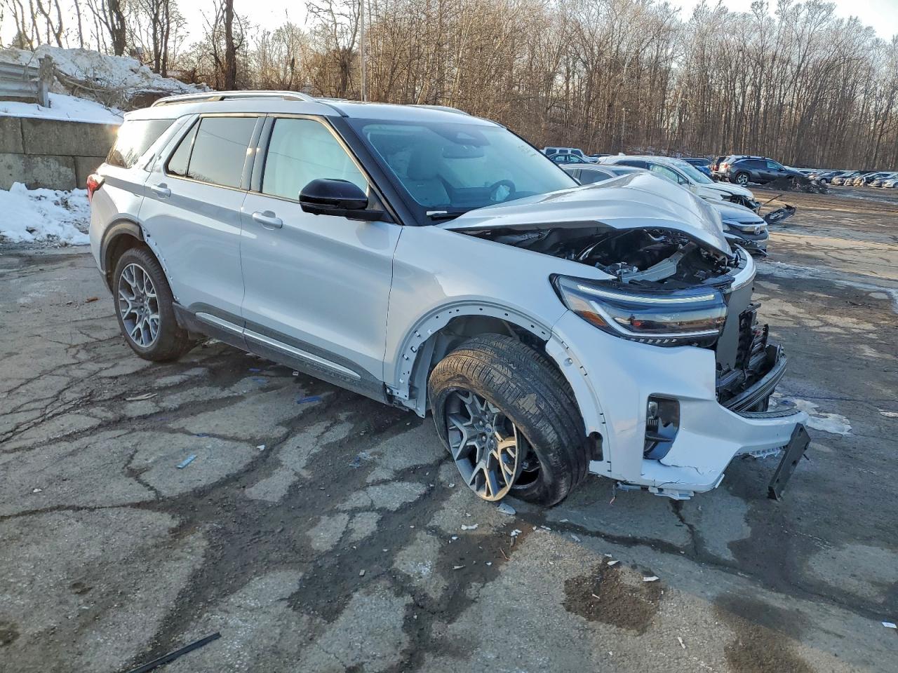 2025 FORD EXPLORER PLATINUM photo 4