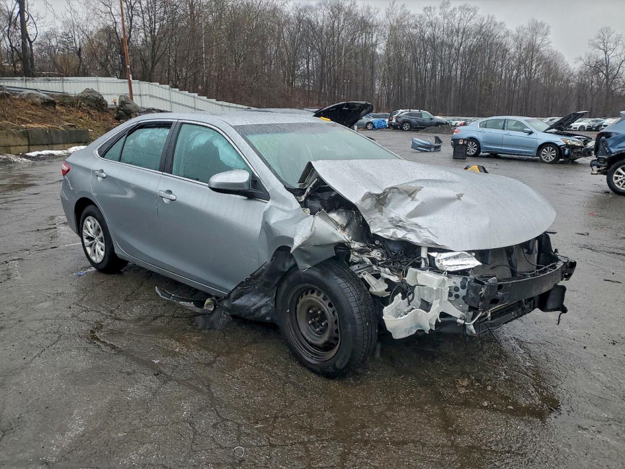 2016 TOYOTA CAMRY LE photo 4