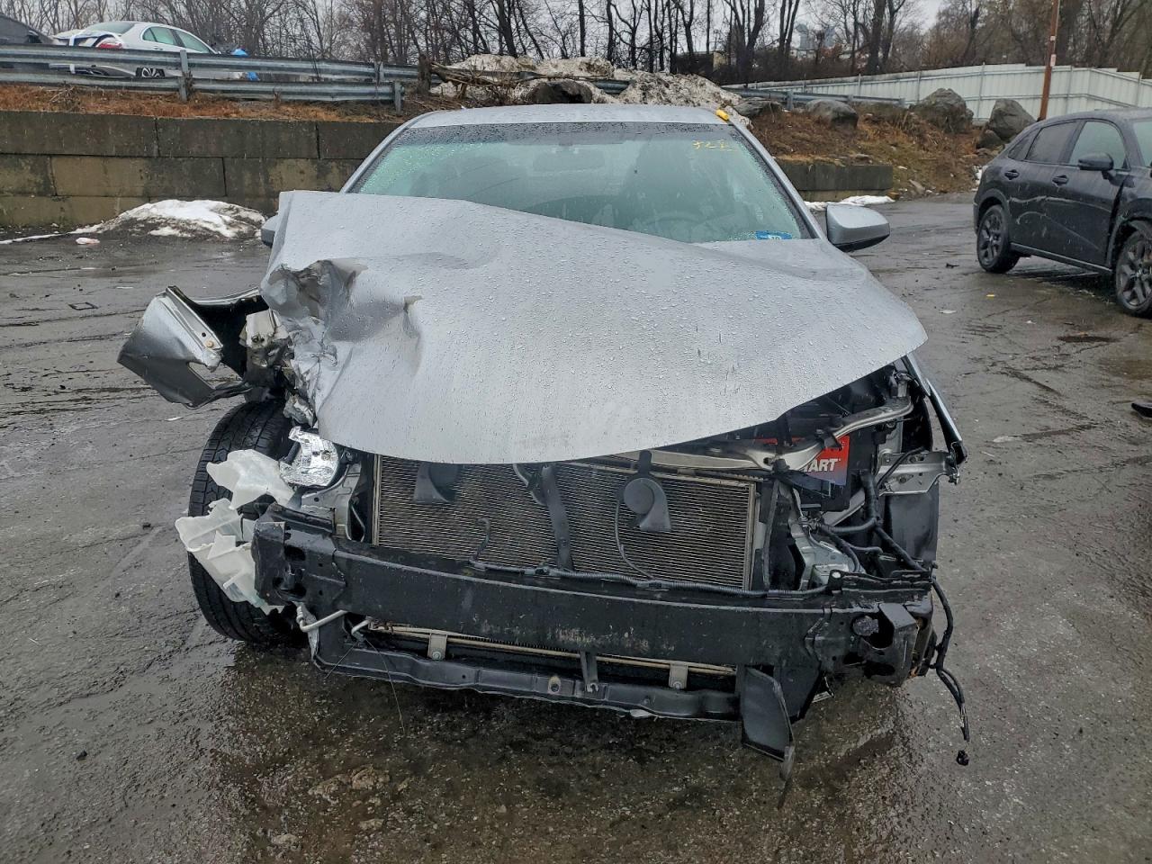 2016 TOYOTA CAMRY LE photo 5