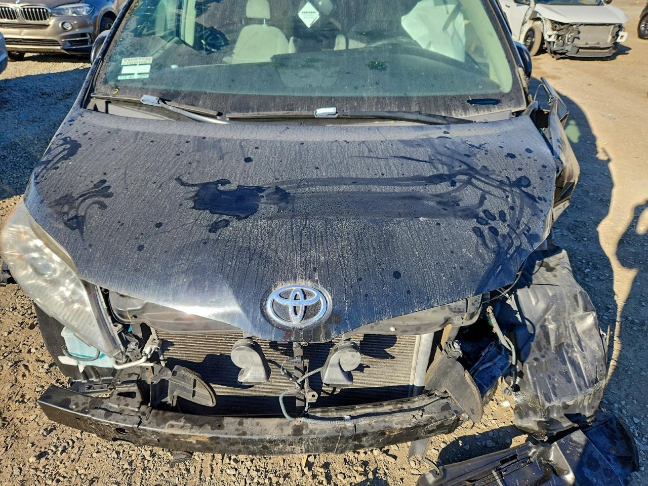 2017 TOYOTA SIENNA LE photo 12