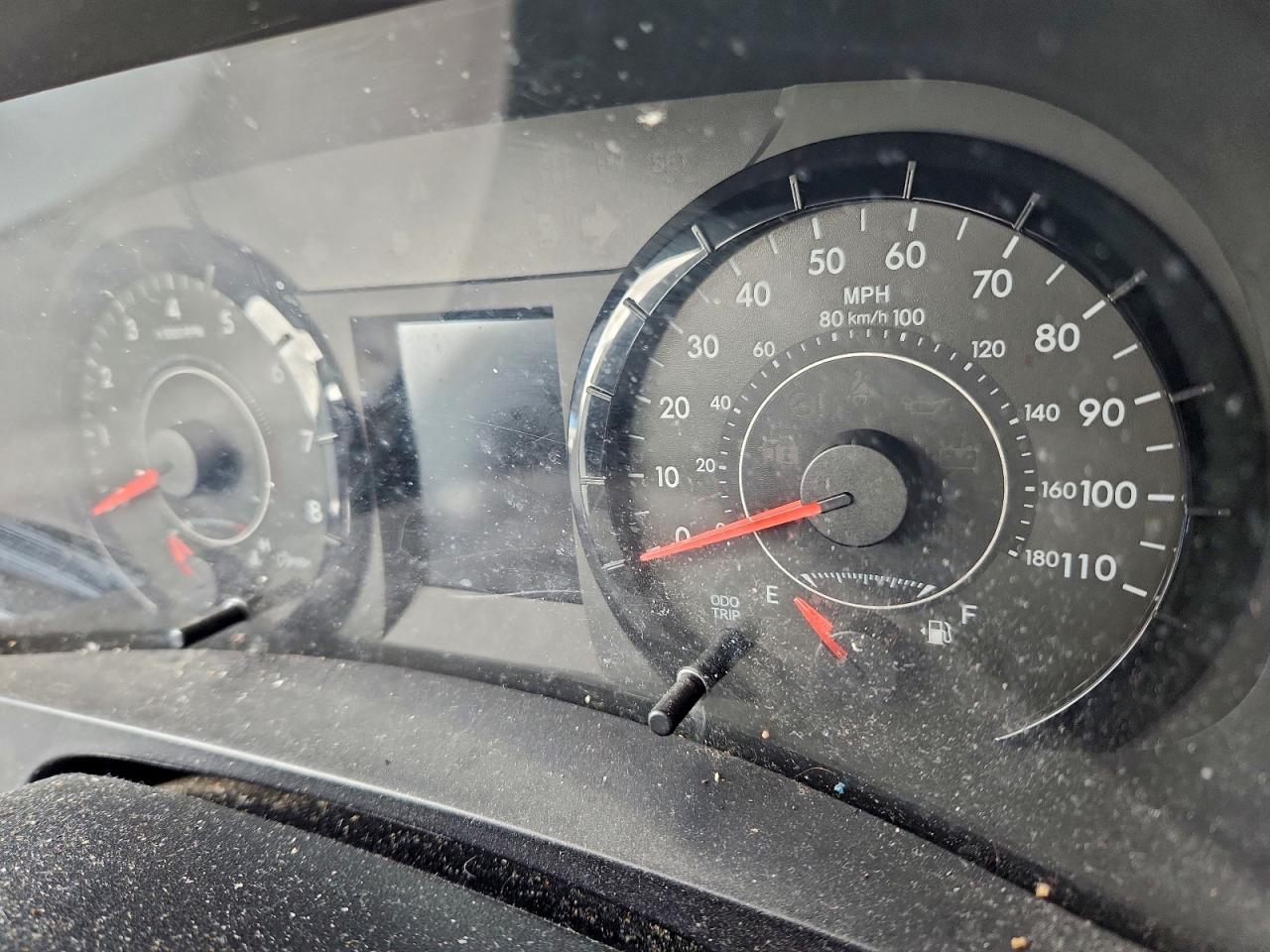 2017 TOYOTA SIENNA LE photo 9