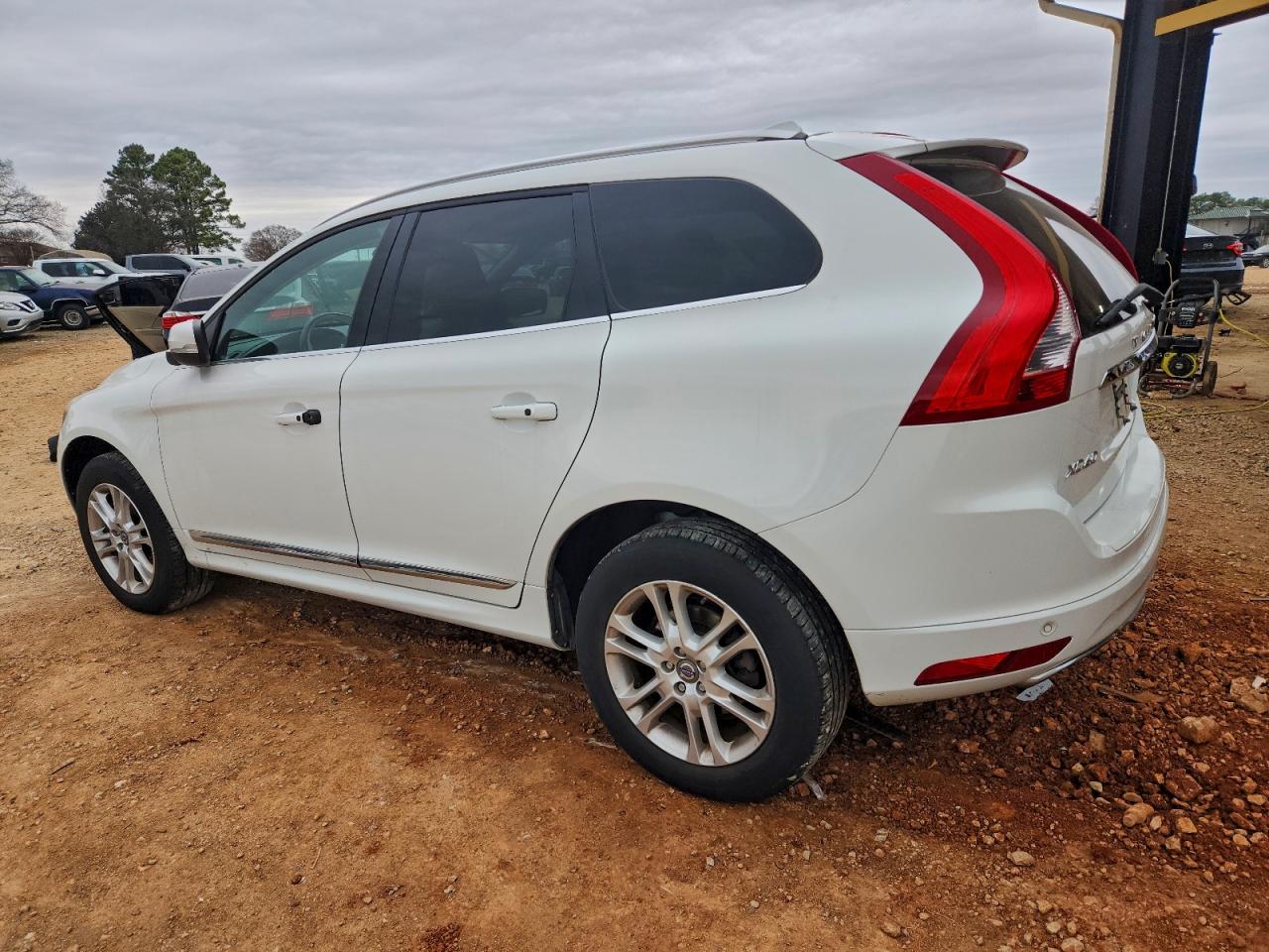 2015 VOLVO XC60 T5 PREMIER photo 2