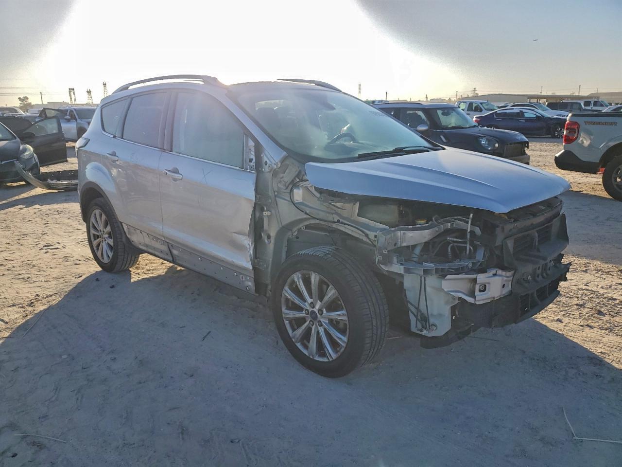 2017 FORD ESCAPE TITANIUM photo 4