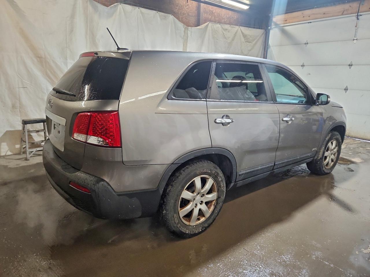 2011 KIA SORENTO BASE photo 3